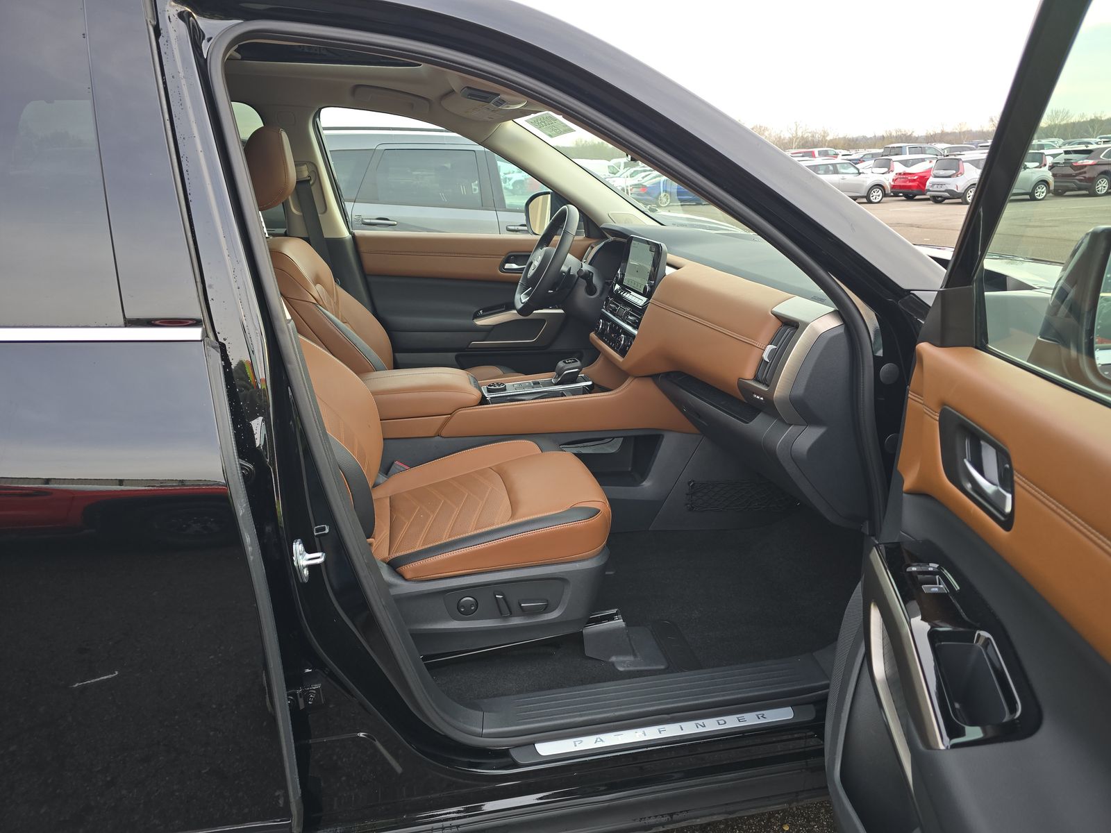 2025 Nissan Pathfinder Platinum AWD