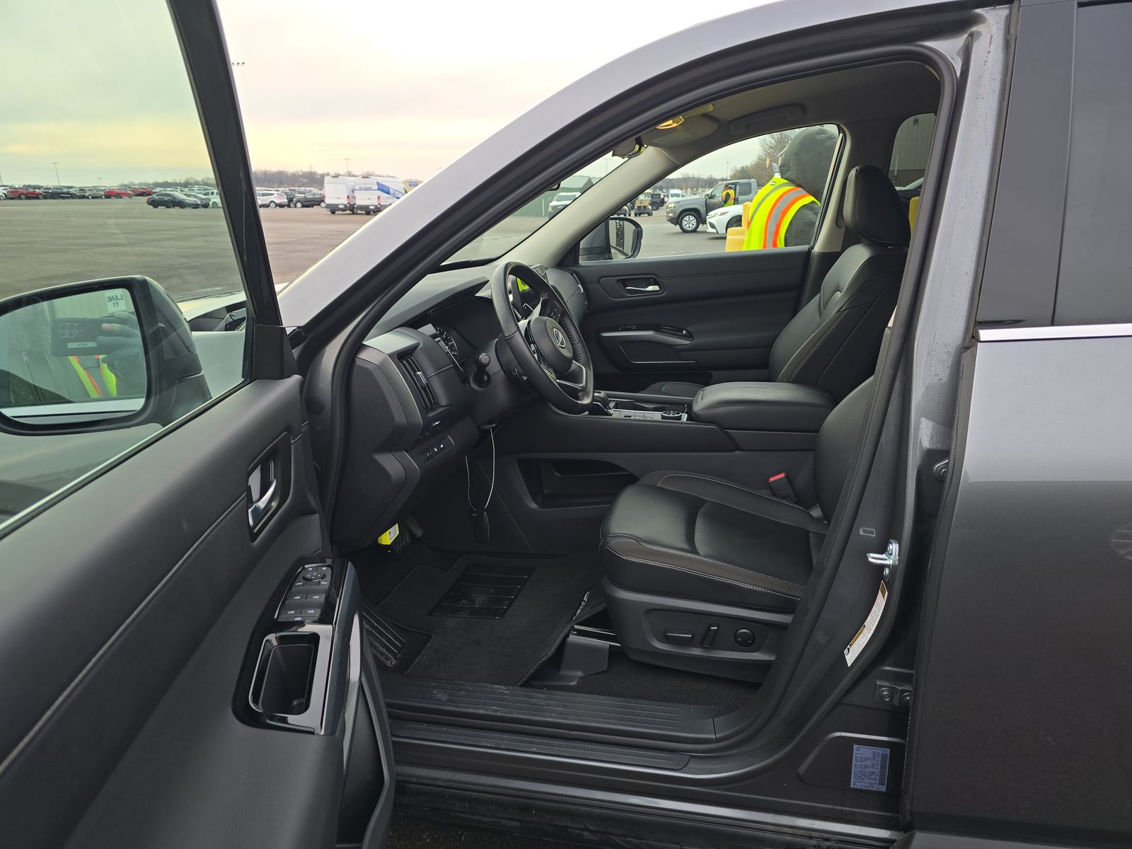 2025 Nissan Pathfinder SL AWD