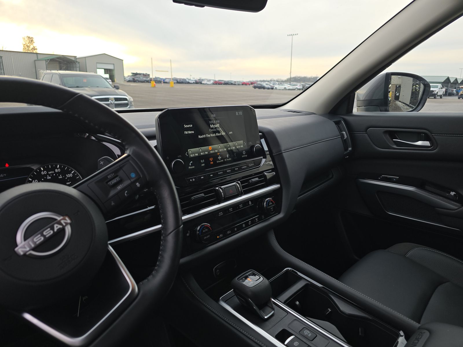 2025 Nissan Pathfinder SL AWD