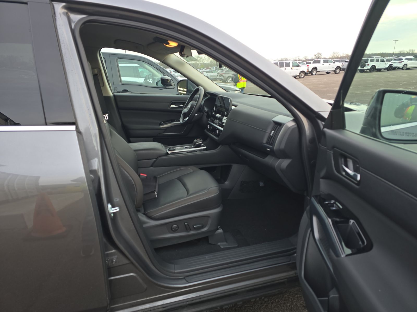 2025 Nissan Pathfinder SL AWD