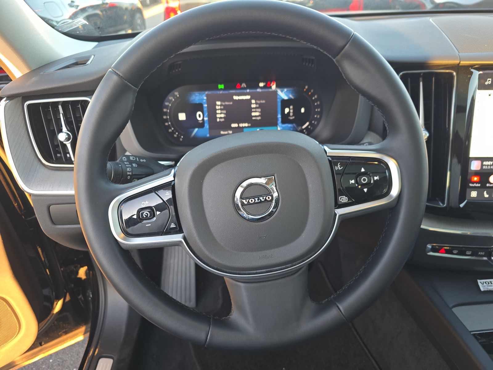 2025 Volvo XC60 B5 Plus FWD