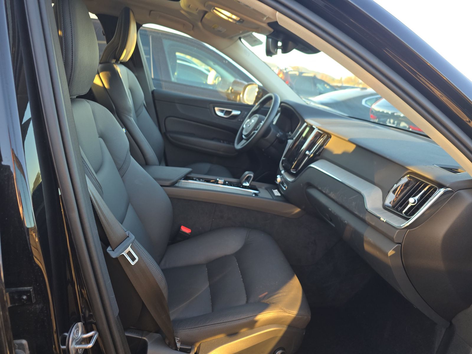 2025 Volvo XC60 B5 Plus FWD