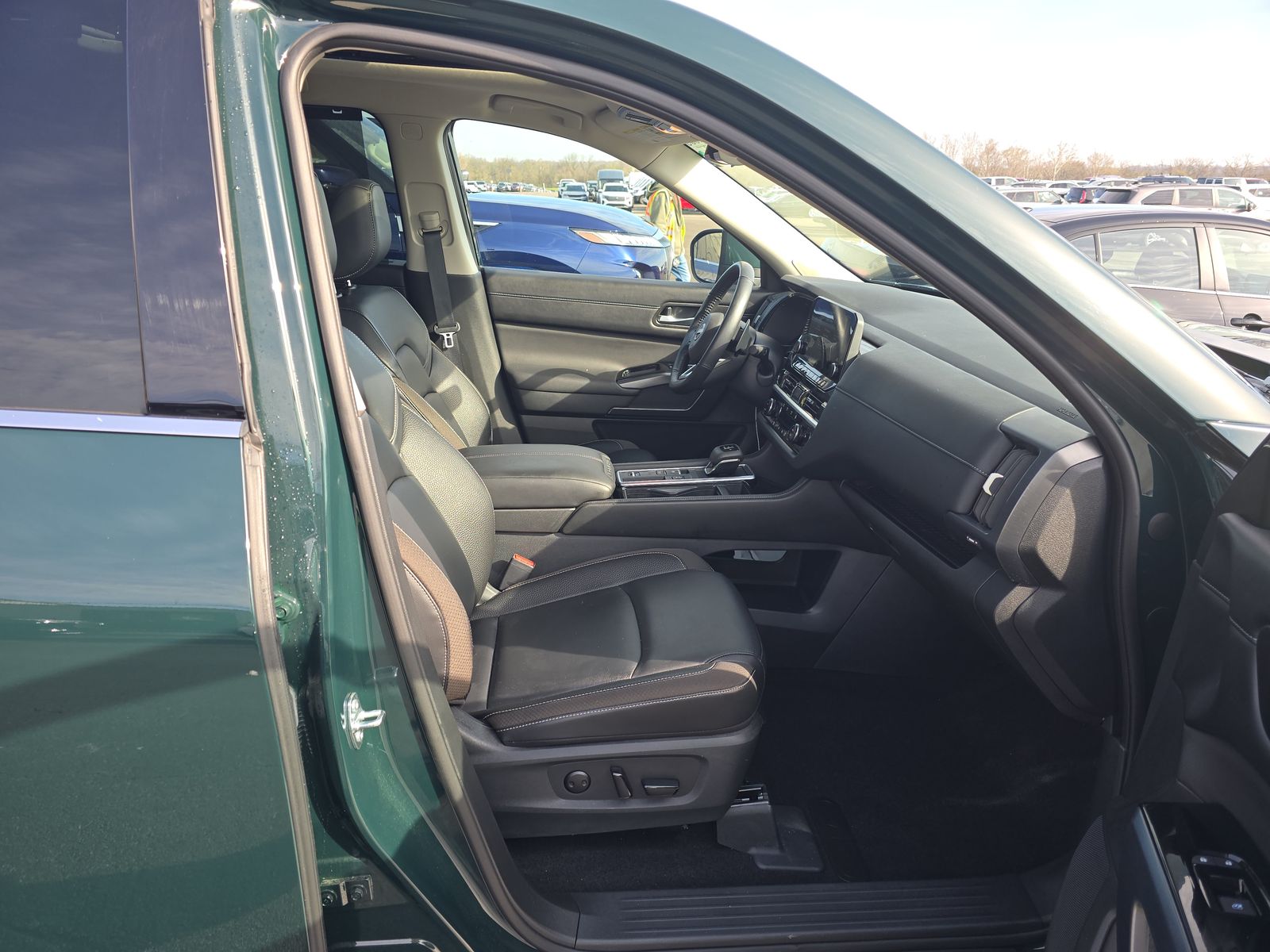 2025 Nissan Pathfinder SL FWD