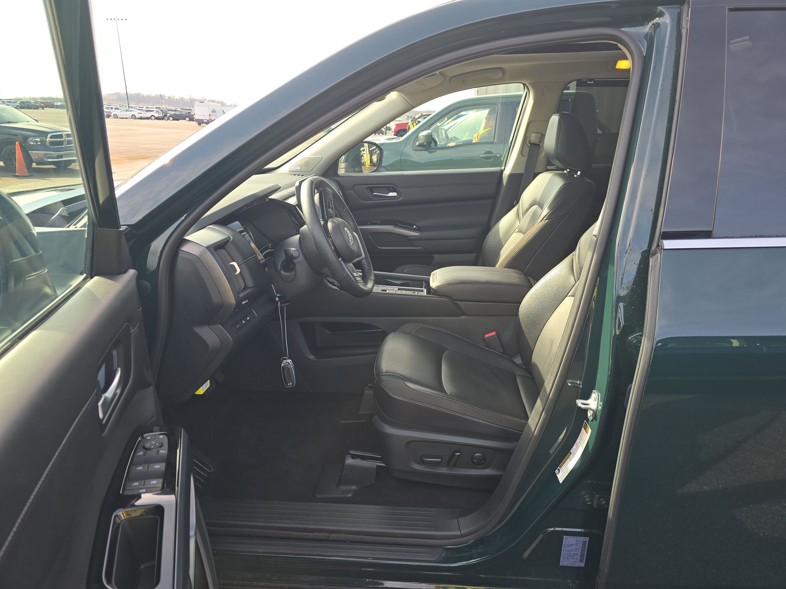 2025 Nissan Pathfinder SL FWD