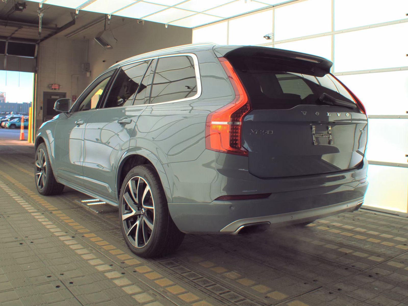 2020 Volvo XC90 T6 Momentum AWD