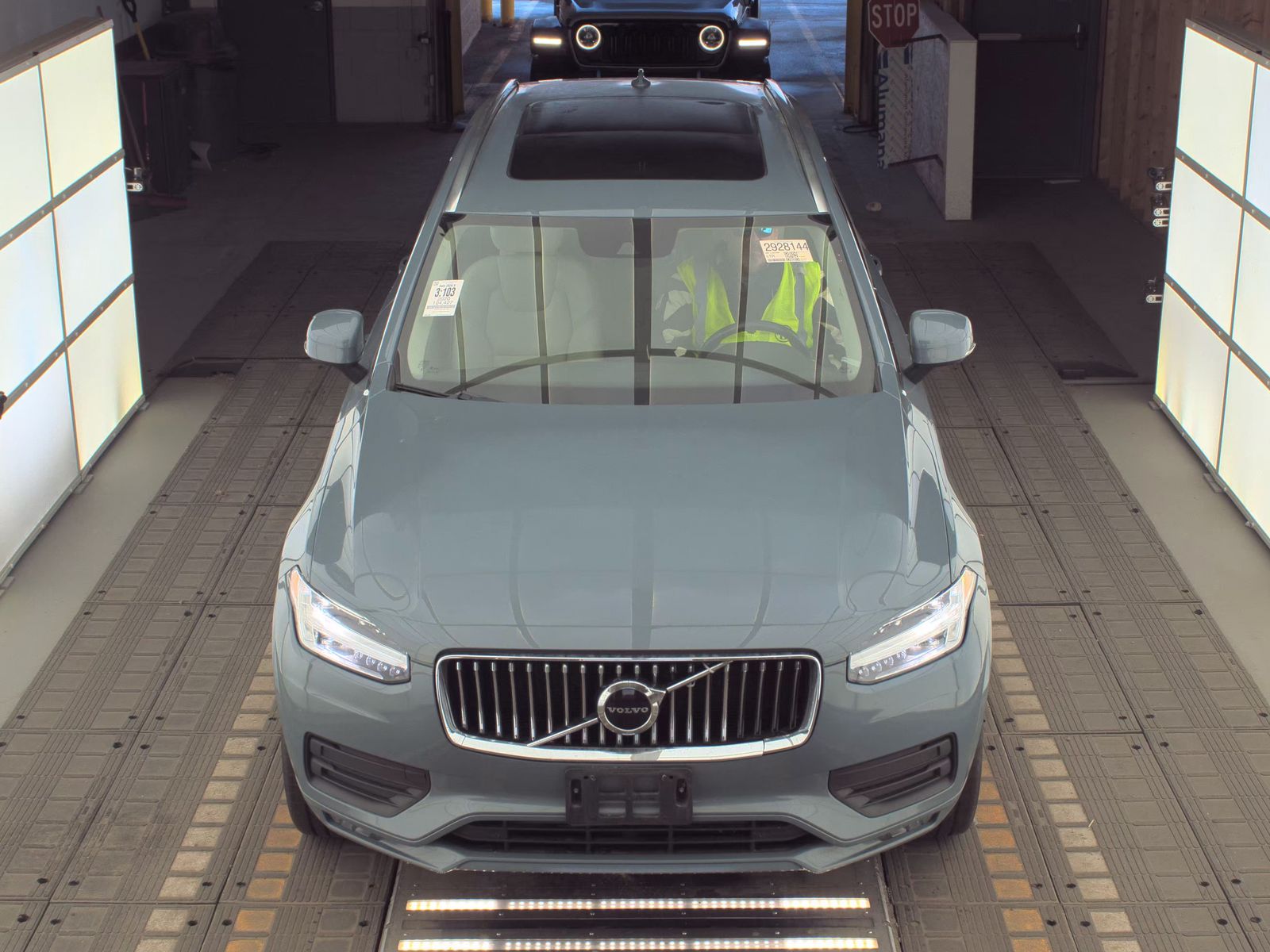 2020 Volvo XC90 T6 Momentum AWD