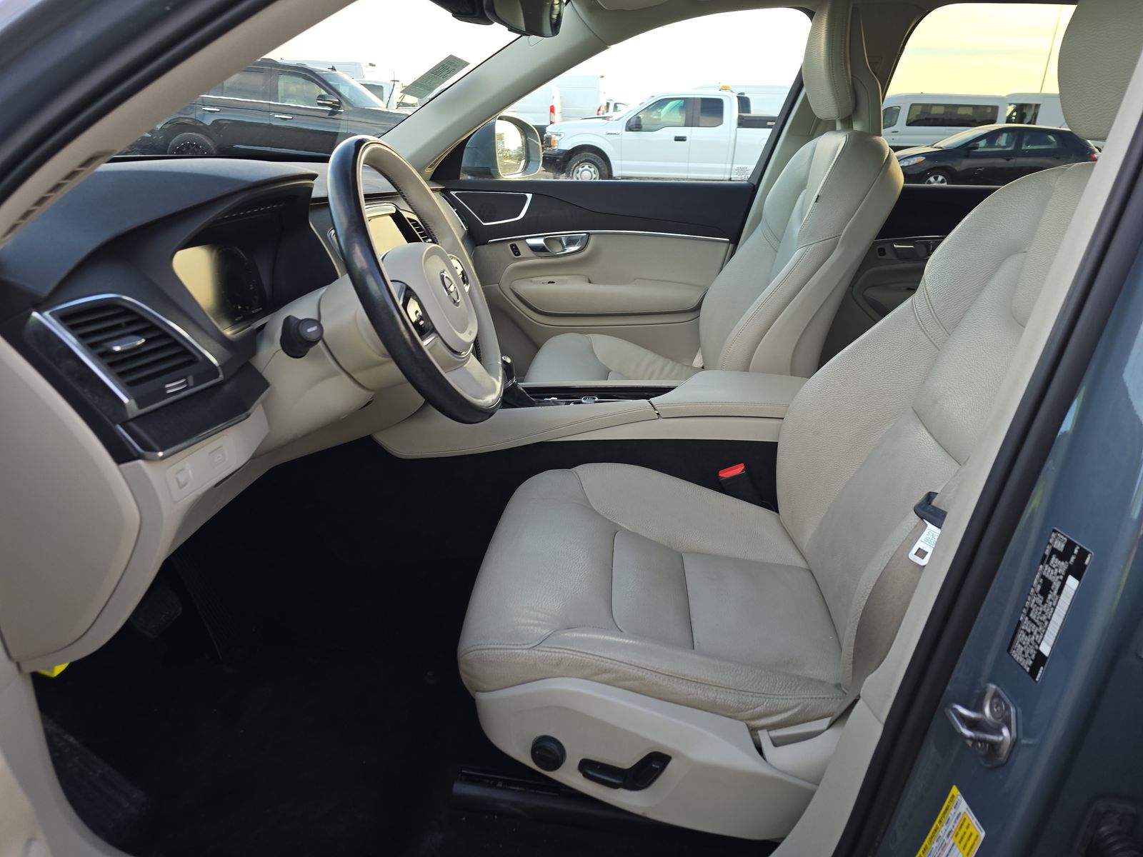 2020 Volvo XC90 T6 Momentum AWD