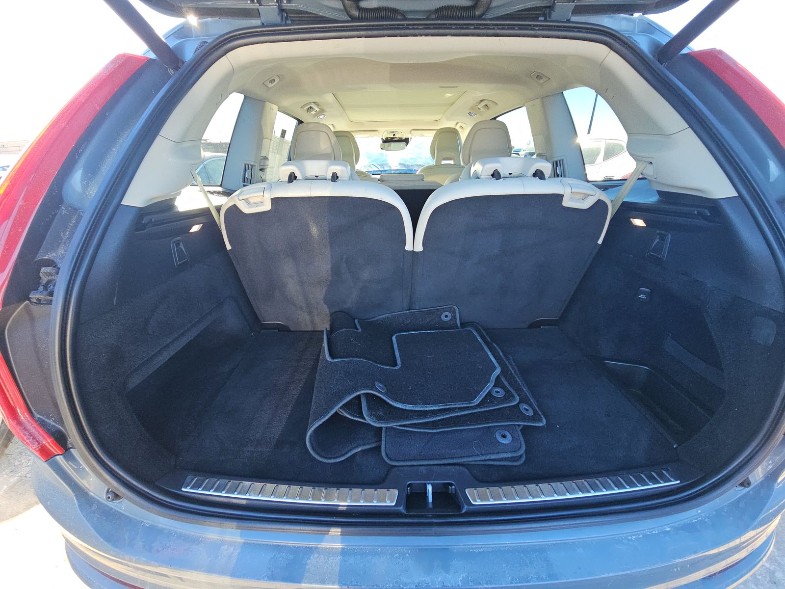 2020 Volvo XC90 T6 Momentum AWD