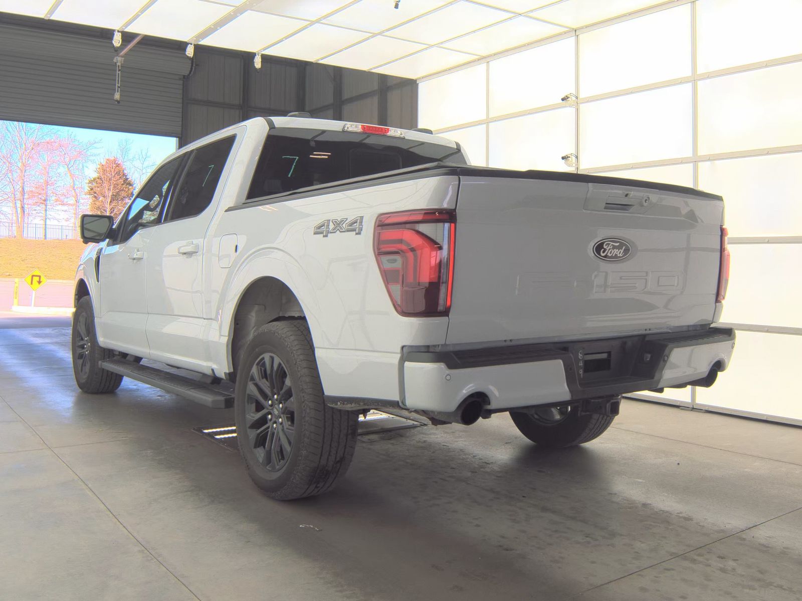 2025 Ford F-150 Lariat AWD