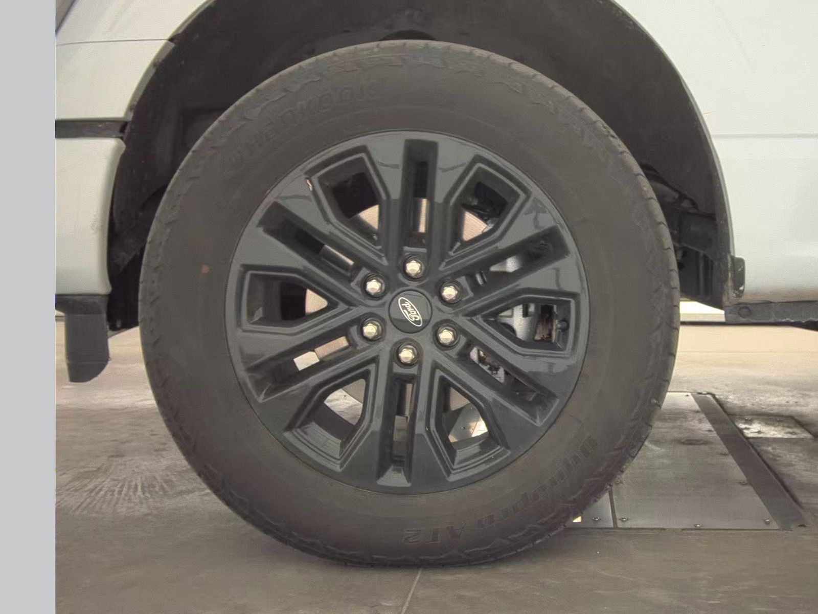 2025 Ford F-150 Lariat AWD