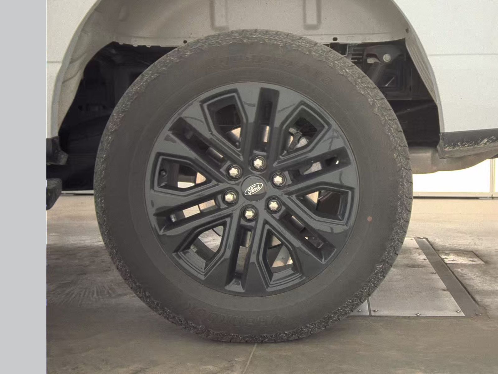 2025 Ford F-150 Lariat AWD