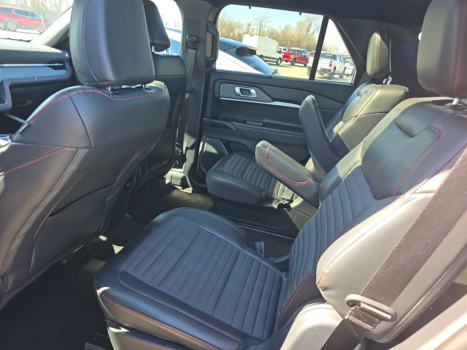 2025 Ford Explorer ST-Line AWD