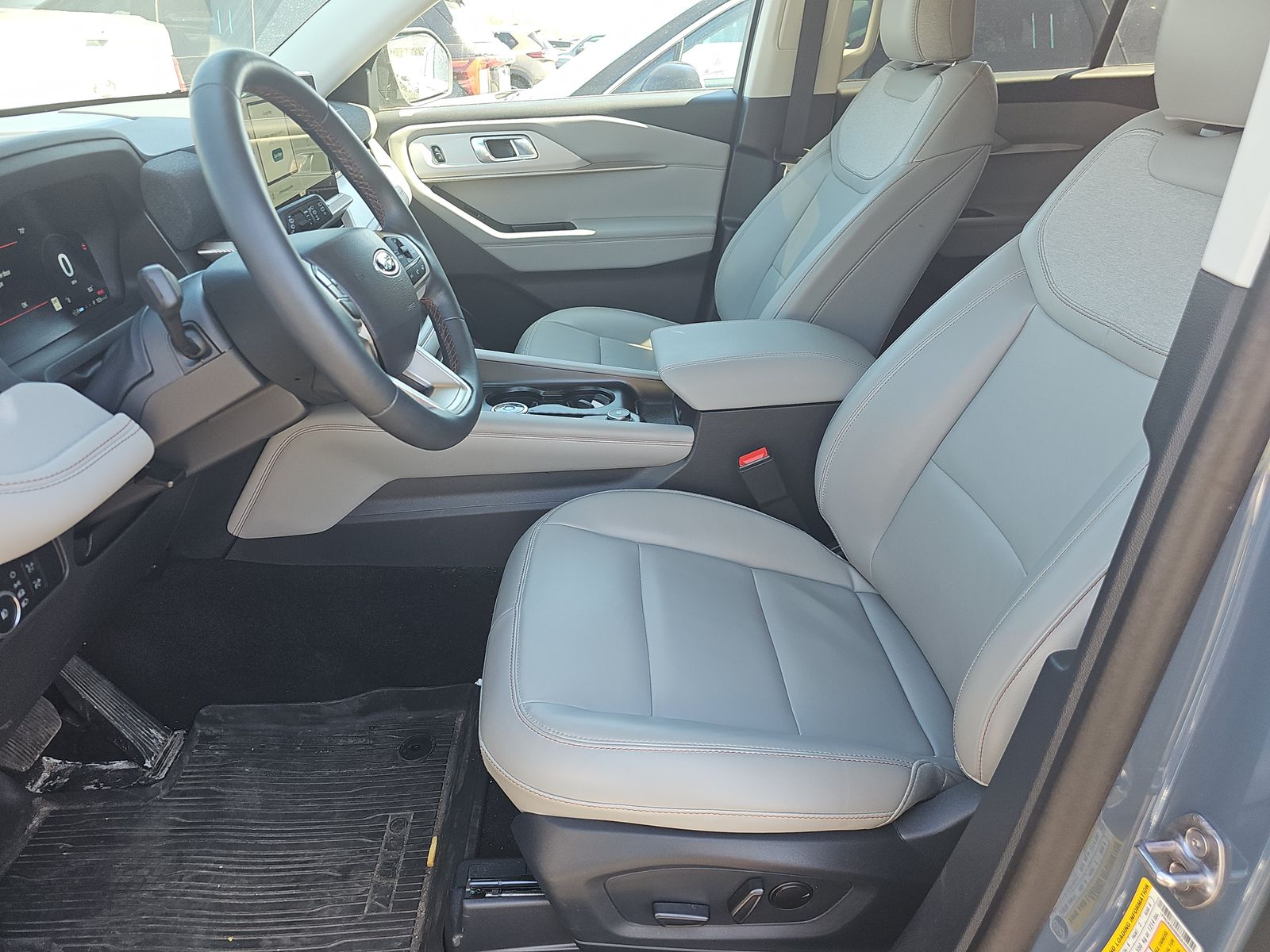 2025 Ford Explorer Active AWD