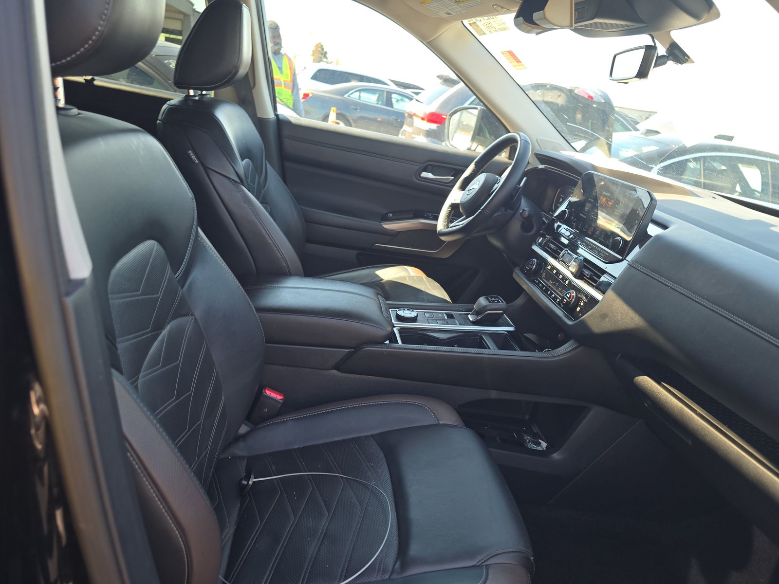 2025 Nissan Pathfinder Platinum AWD