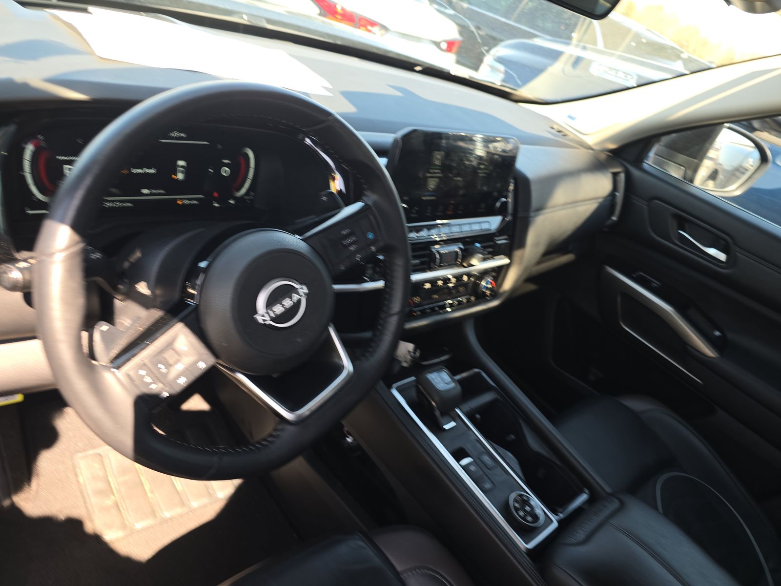 2025 Nissan Pathfinder Platinum AWD