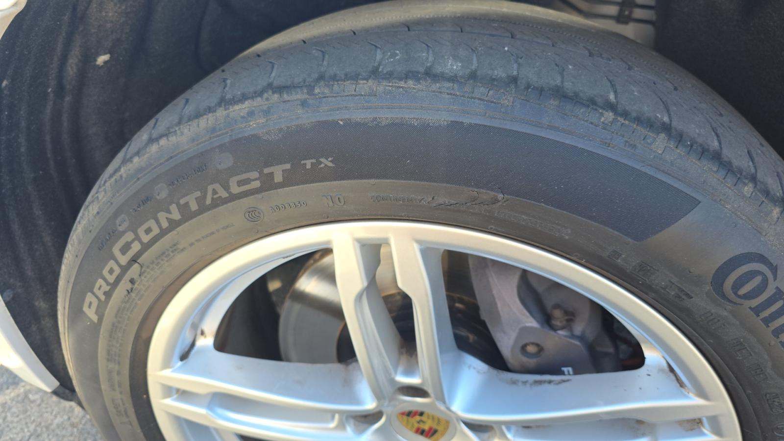 2022 Porsche Macan Base AWD