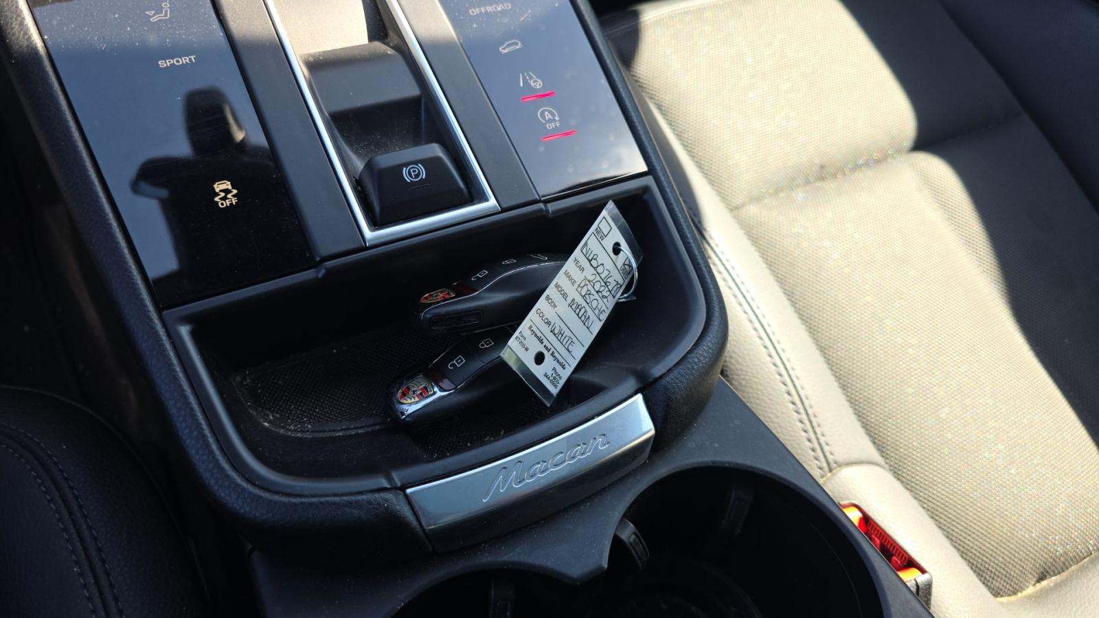 2022 Porsche Macan Base AWD