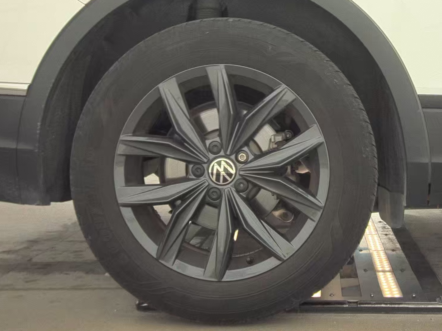 2024 Volkswagen Tiguan 2.0T SE FWD