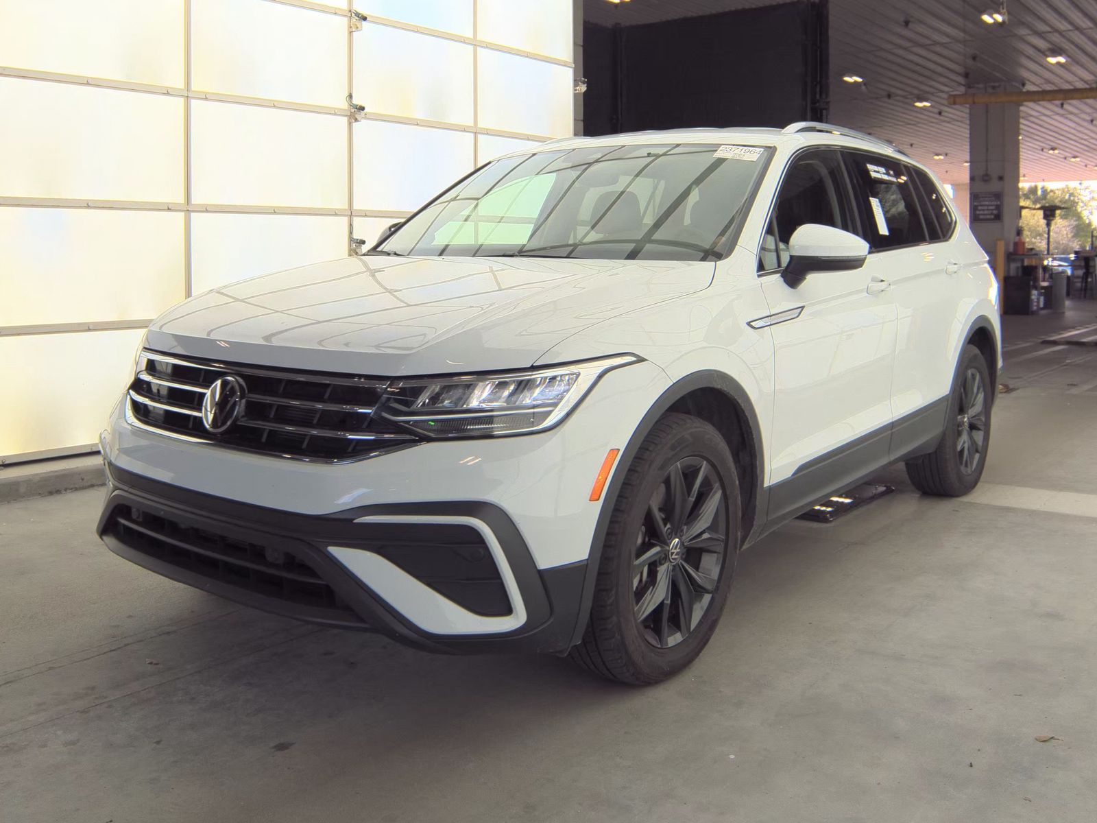 2024 Volkswagen Tiguan 2.0T SE FWD