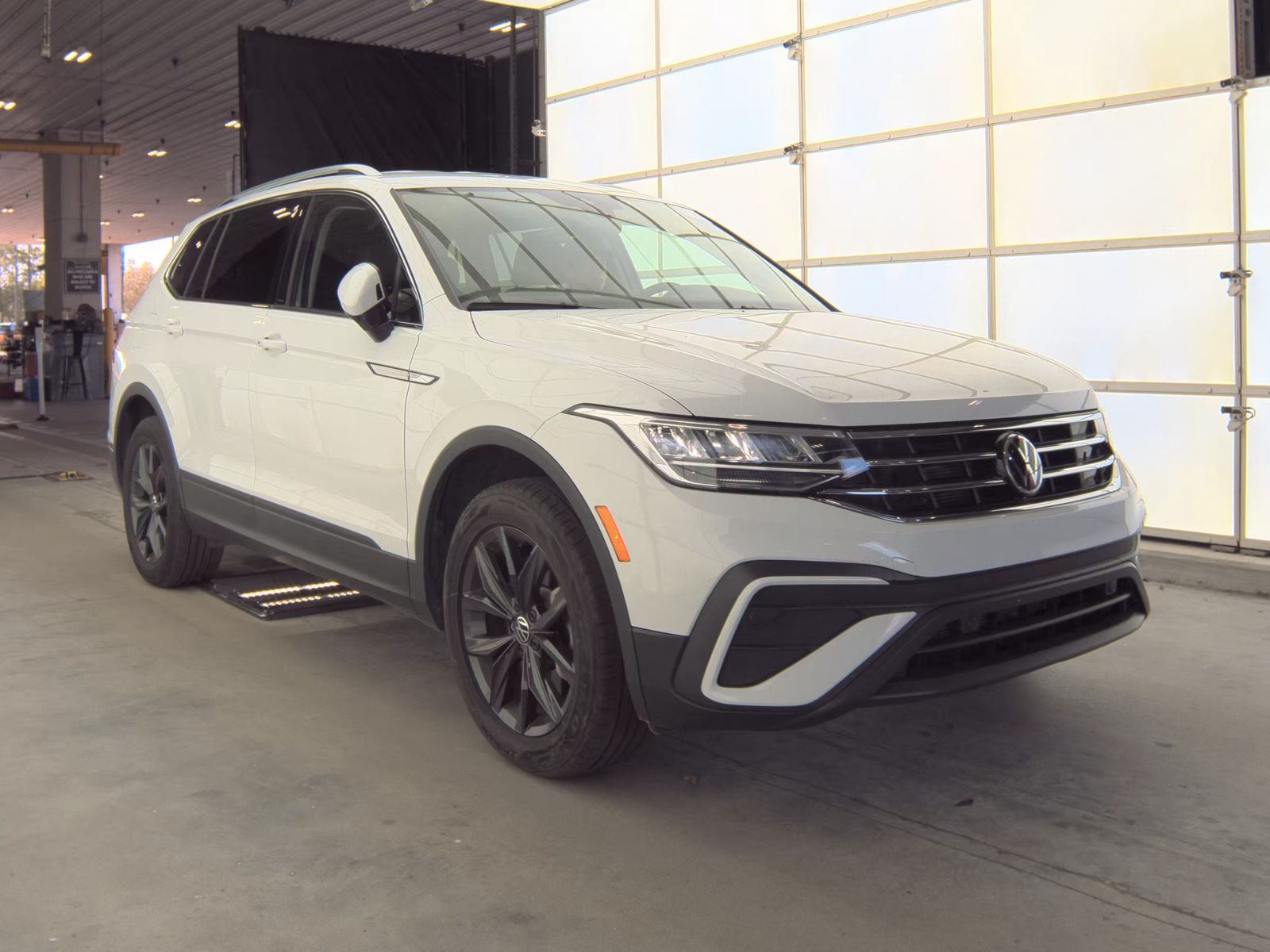 2024 Volkswagen Tiguan 2.0T SE FWD