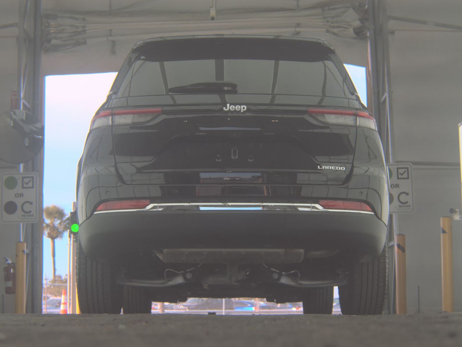 JEEP LAREDO - 8