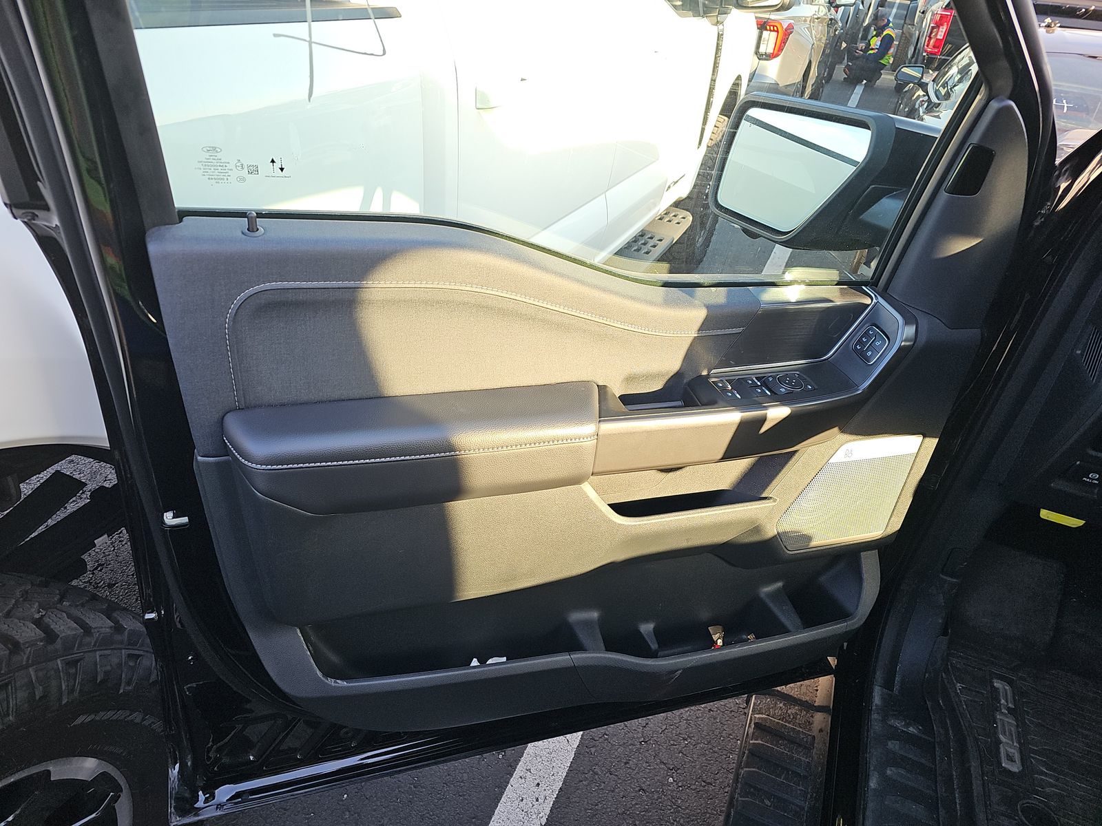 2025 Ford F-150 Hybrid Lariat AWD