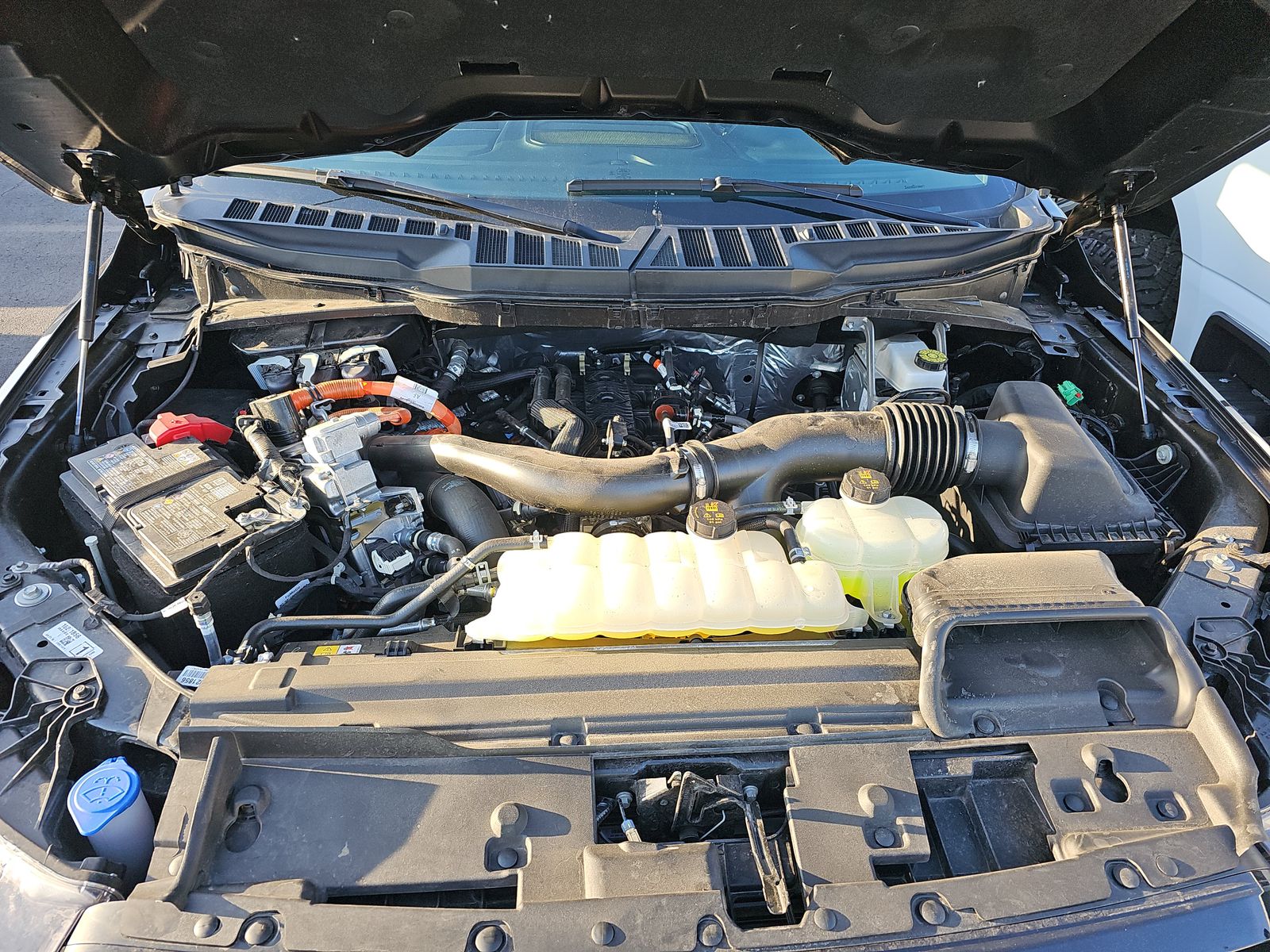 2025 Ford F-150 Hybrid Lariat AWD