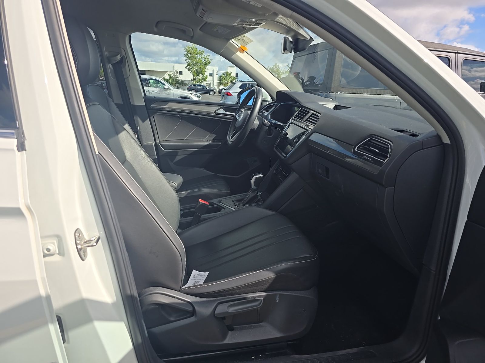 2024 Volkswagen Tiguan 2.0T SE FWD