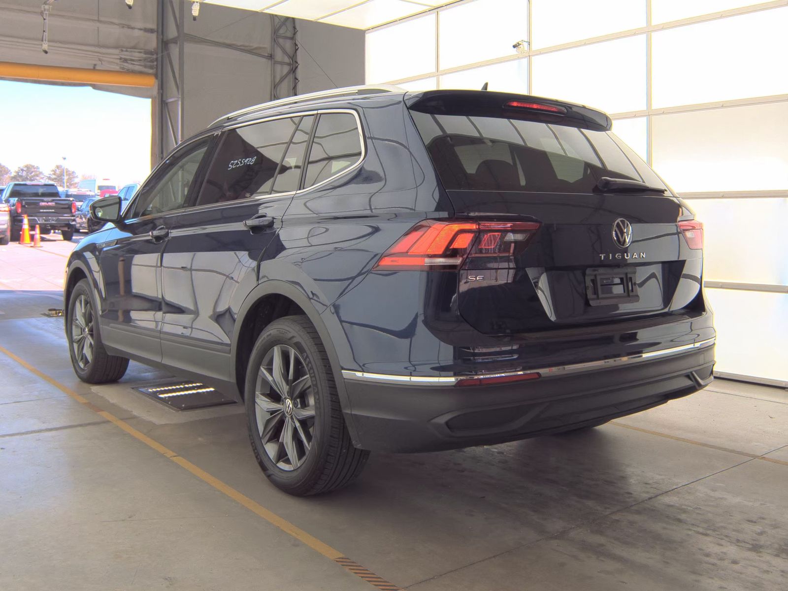 2022 Volkswagen Tiguan 2.0T SE FWD