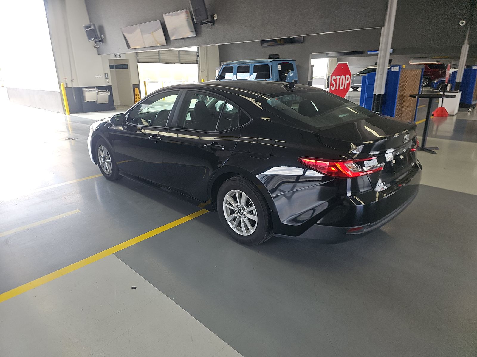 2025 Toyota Camry LE FWD