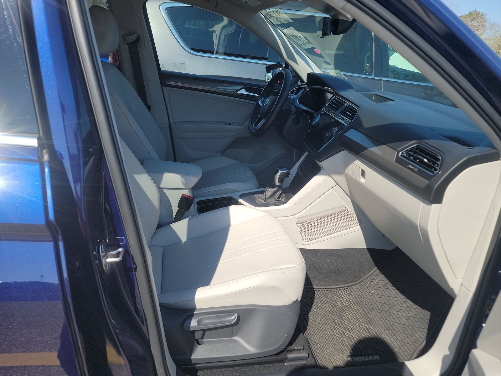 2022 Volkswagen Tiguan 2.0T SE FWD