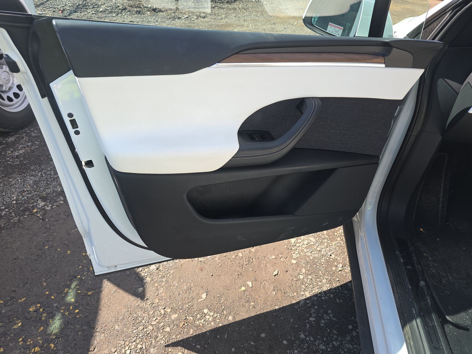 TESLA MODEL X - 10
