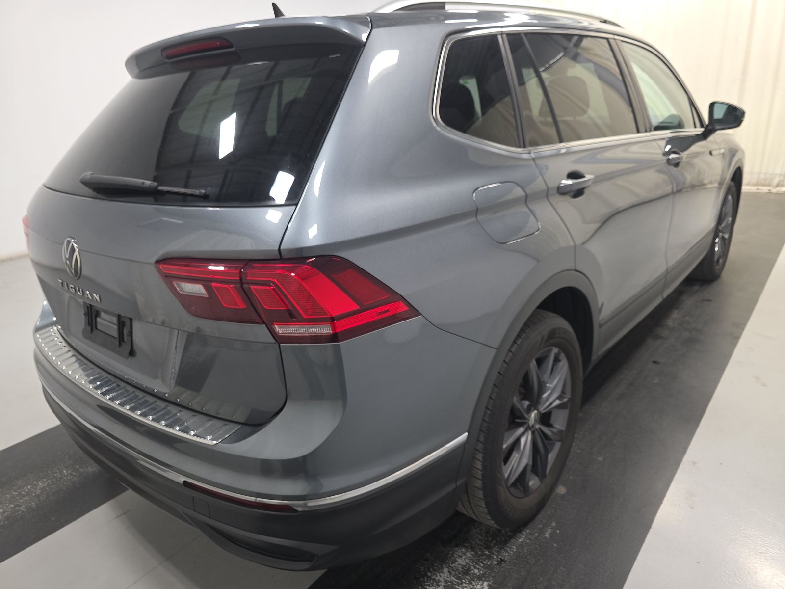 2022 Volkswagen Tiguan 2.0T SE FWD