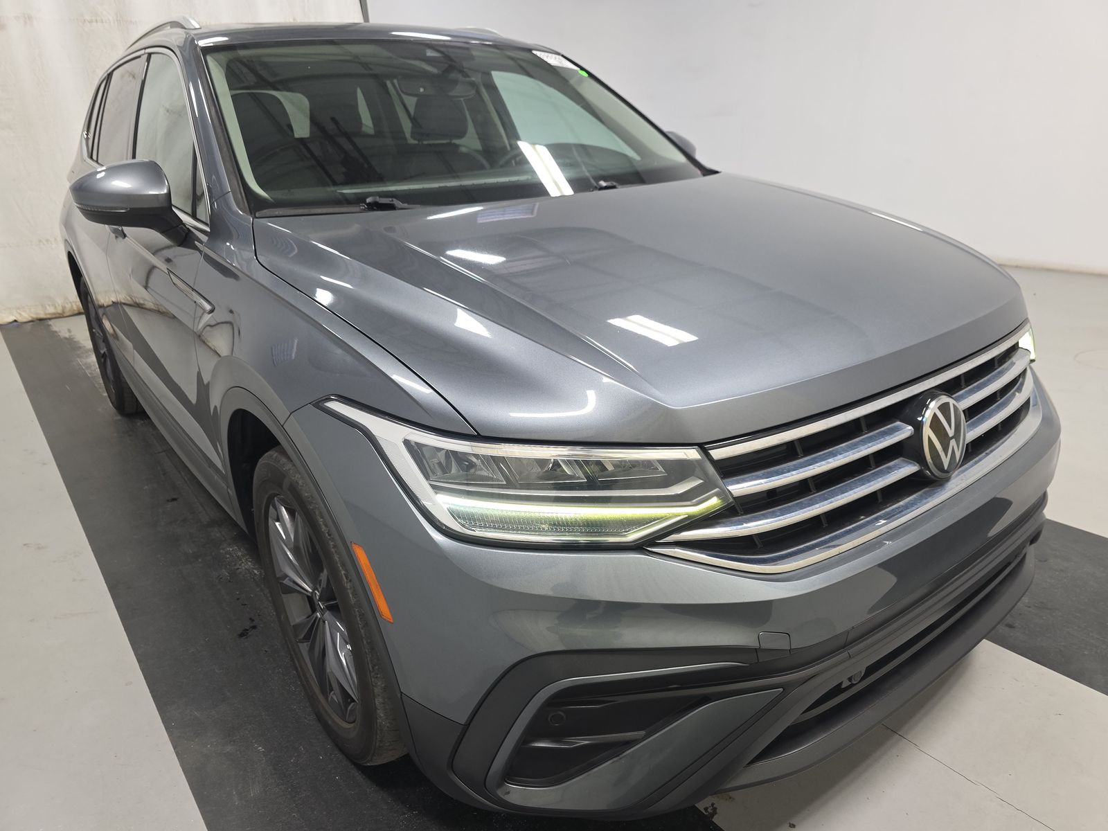 2022 Volkswagen Tiguan 2.0T SE FWD