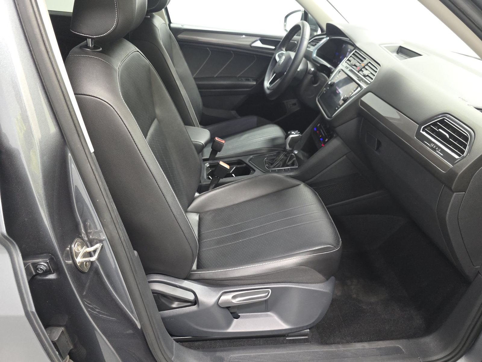 2022 Volkswagen Tiguan 2.0T SE FWD