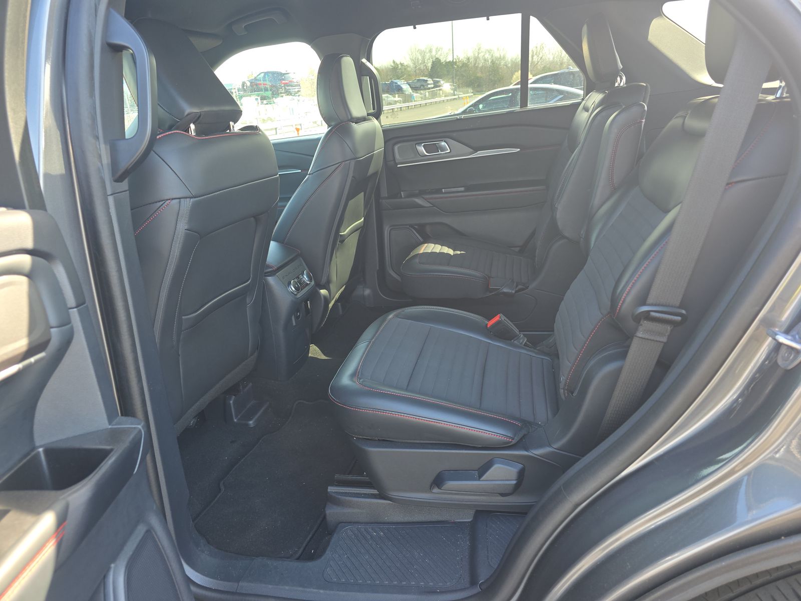 2025 Ford Explorer ST-Line RWD