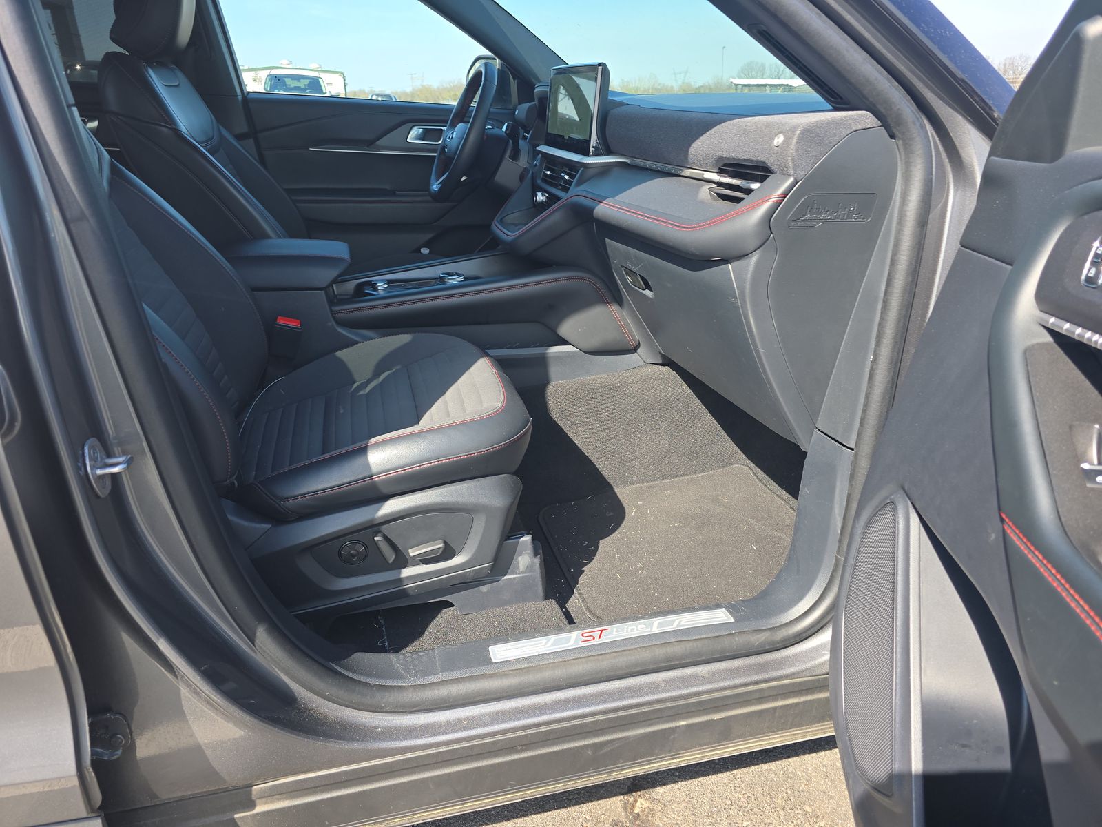 2025 Ford Explorer ST-Line RWD