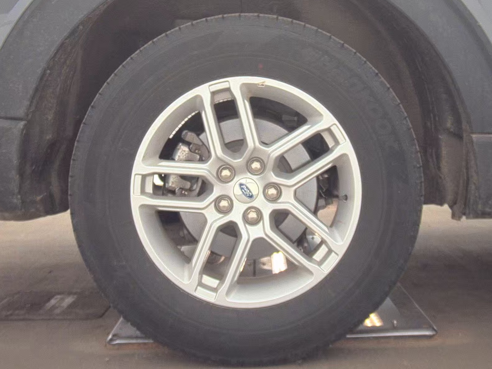 2025 Ford Explorer Active AWD