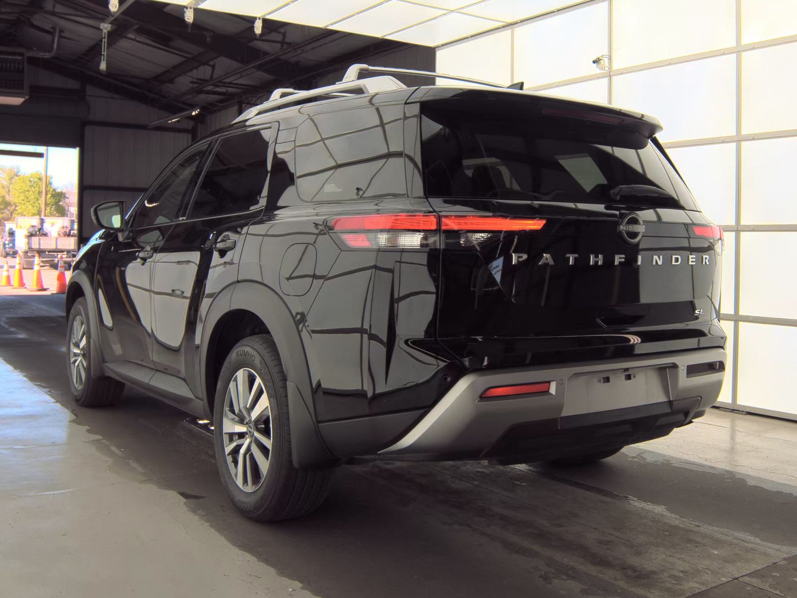 2025 Nissan Pathfinder SL FWD