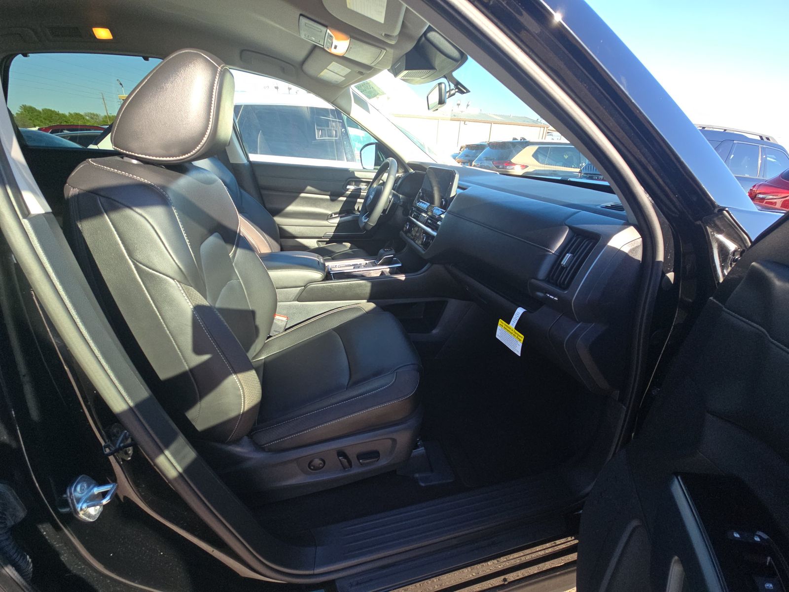 2025 Nissan Pathfinder SL FWD