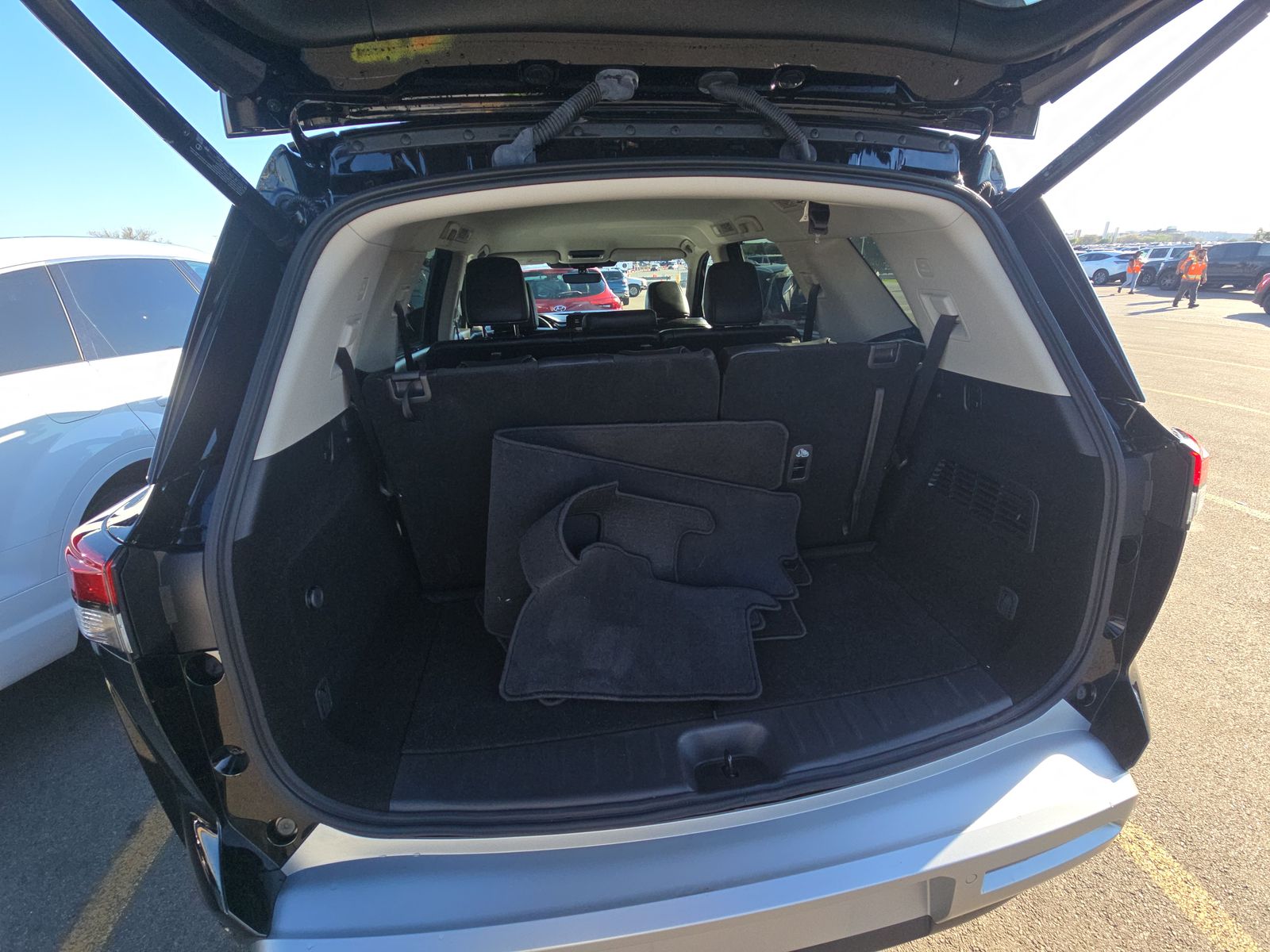 2025 Nissan Pathfinder SL FWD