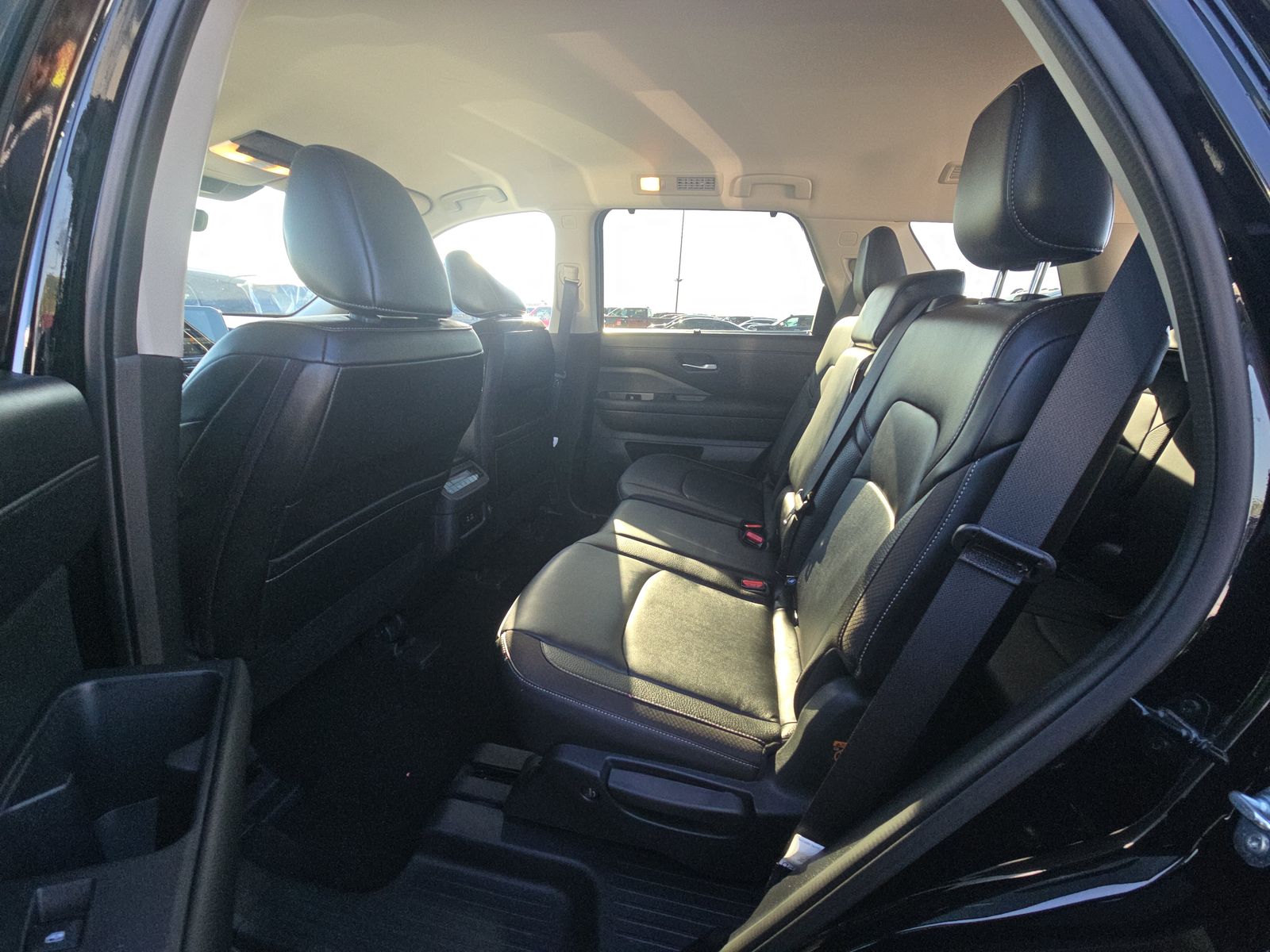 2025 Nissan Pathfinder SL FWD