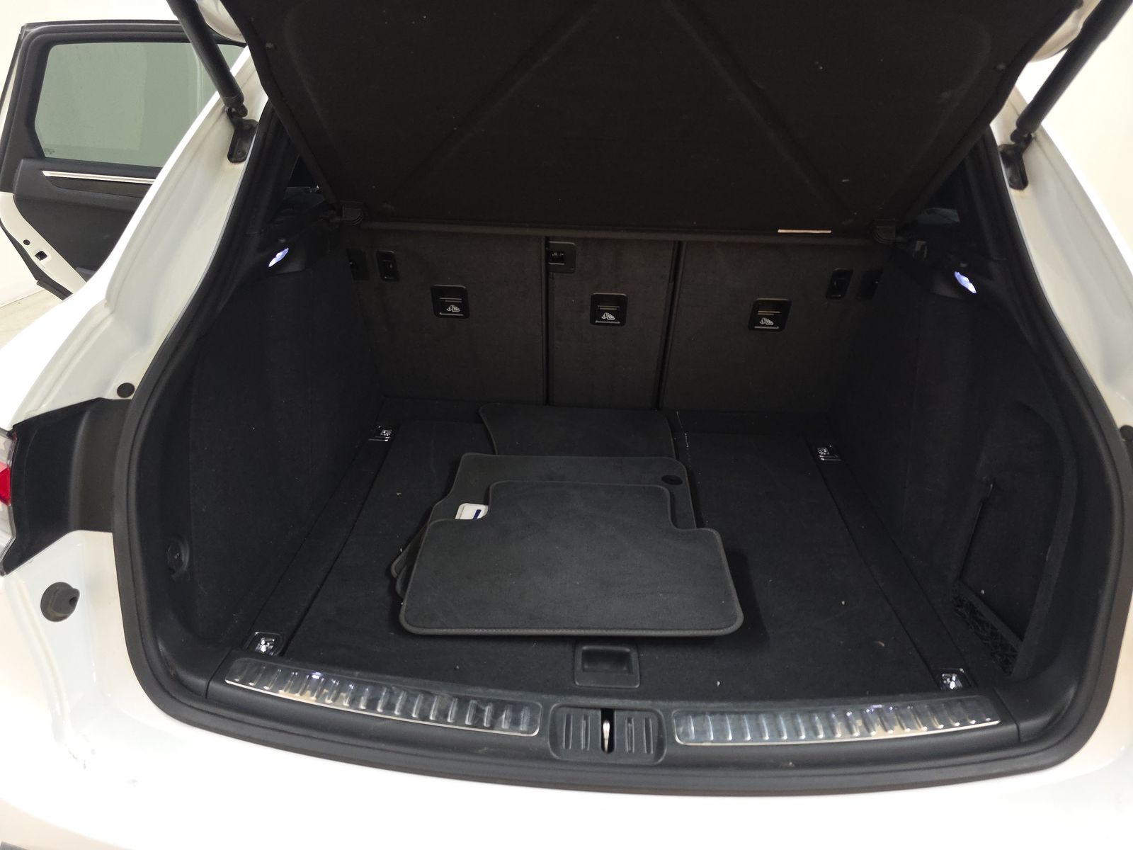 2022 Porsche Macan Base AWD