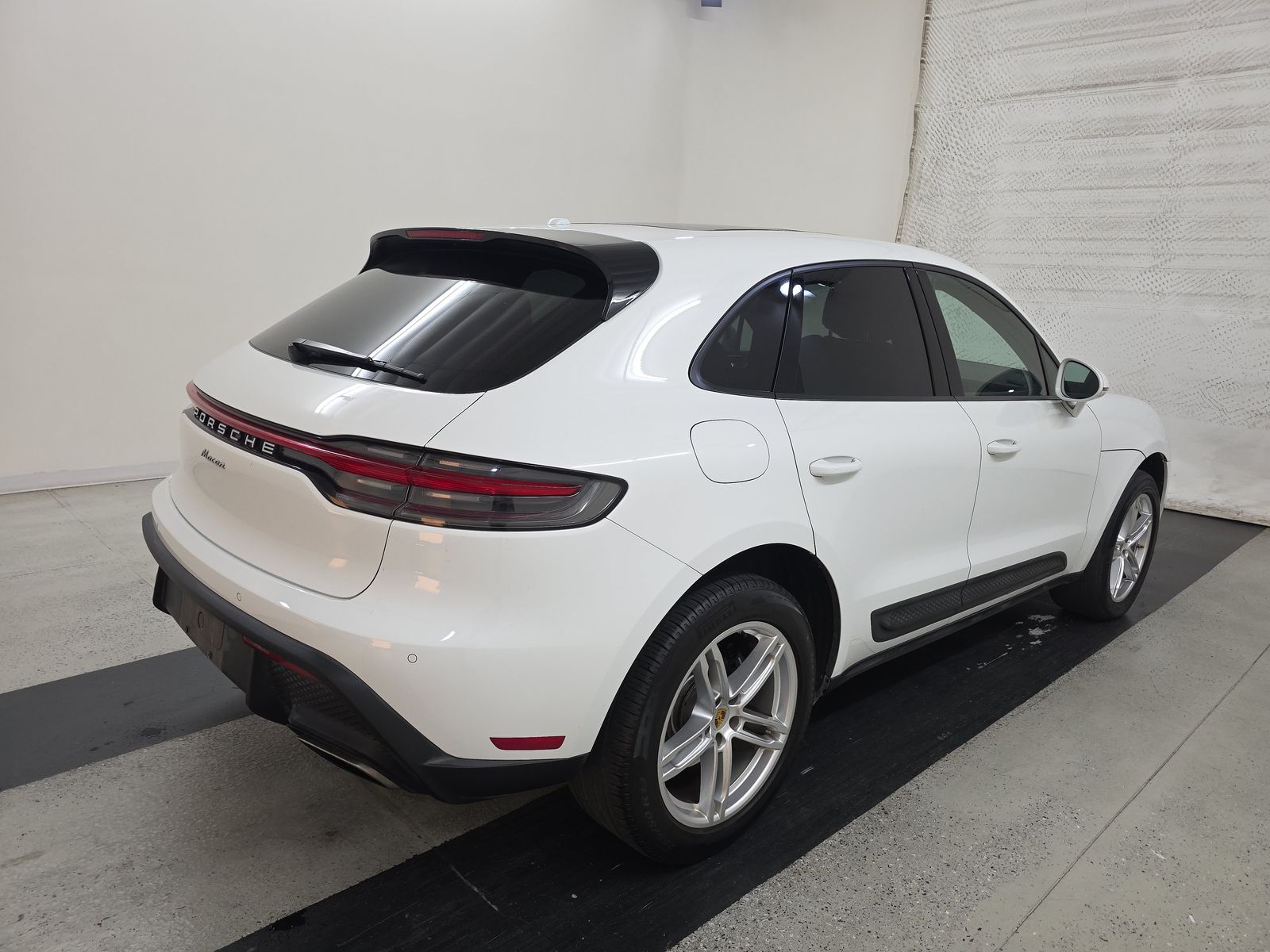 2022 Porsche Macan Base AWD