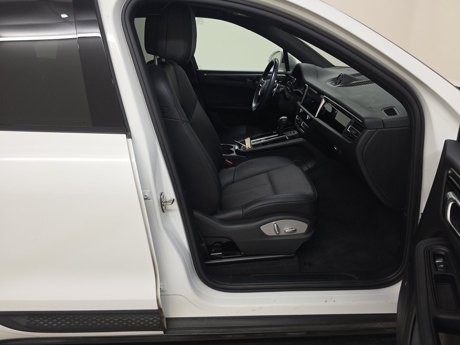 2022 Porsche Macan Base AWD