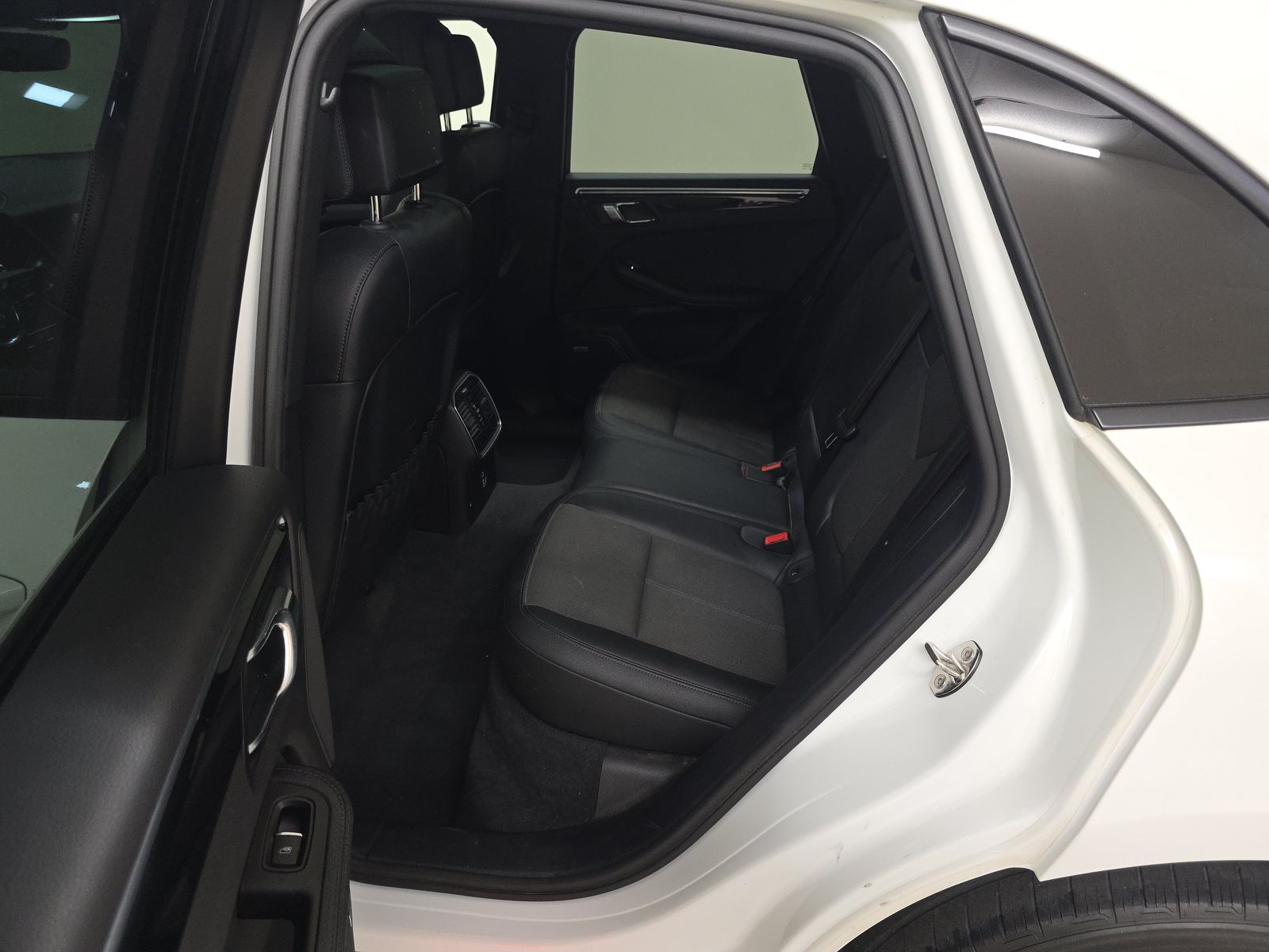 2022 Porsche Macan Base AWD