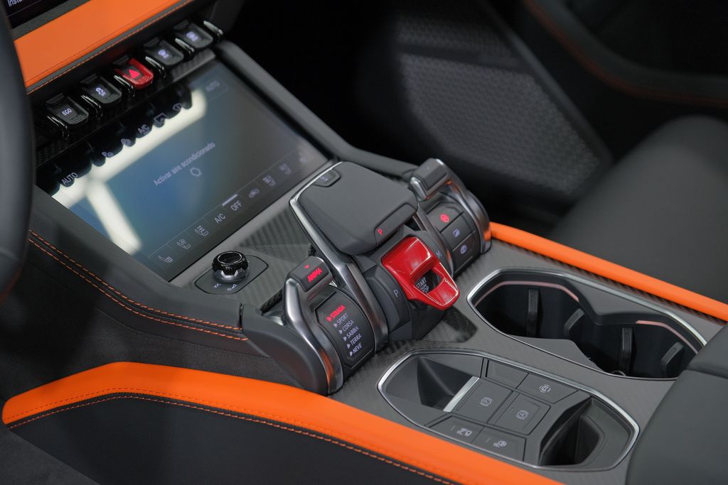 2025 Lamborghini Urus Plug-In Hybrid SE AWD