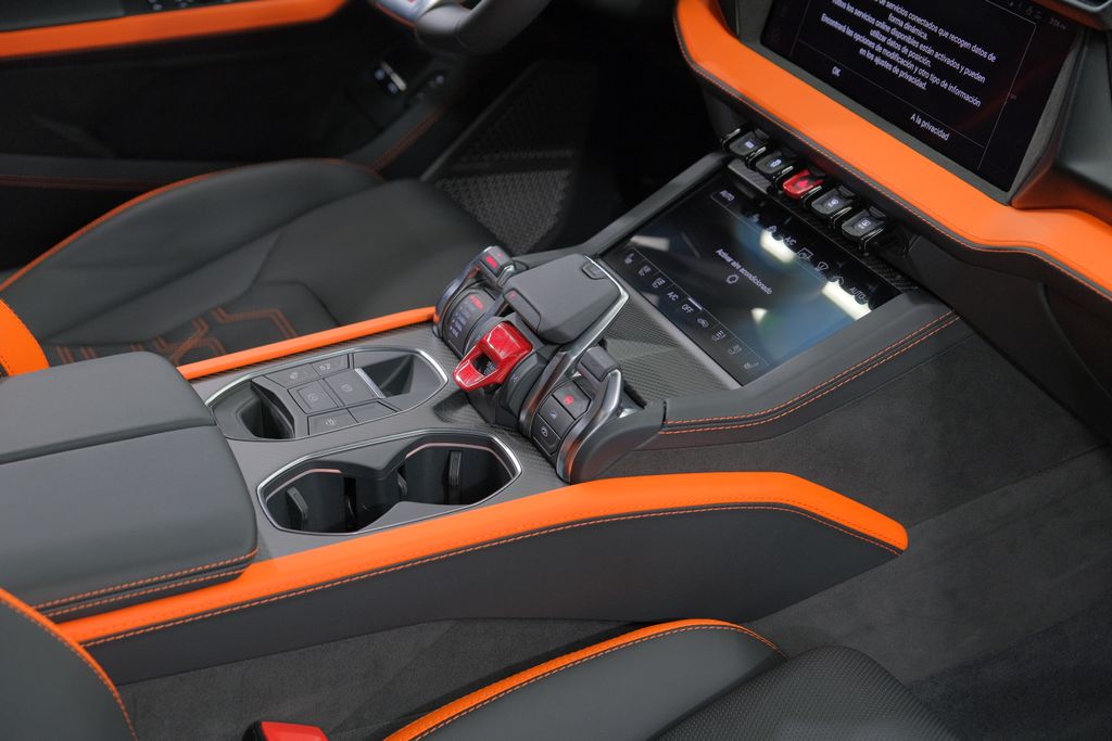 2025 Lamborghini Urus Plug-In Hybrid SE AWD