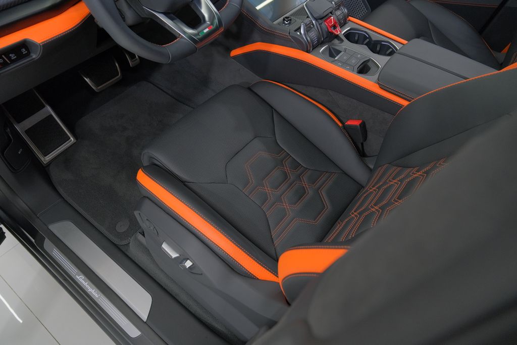 2025 Lamborghini Urus Plug-In Hybrid SE AWD