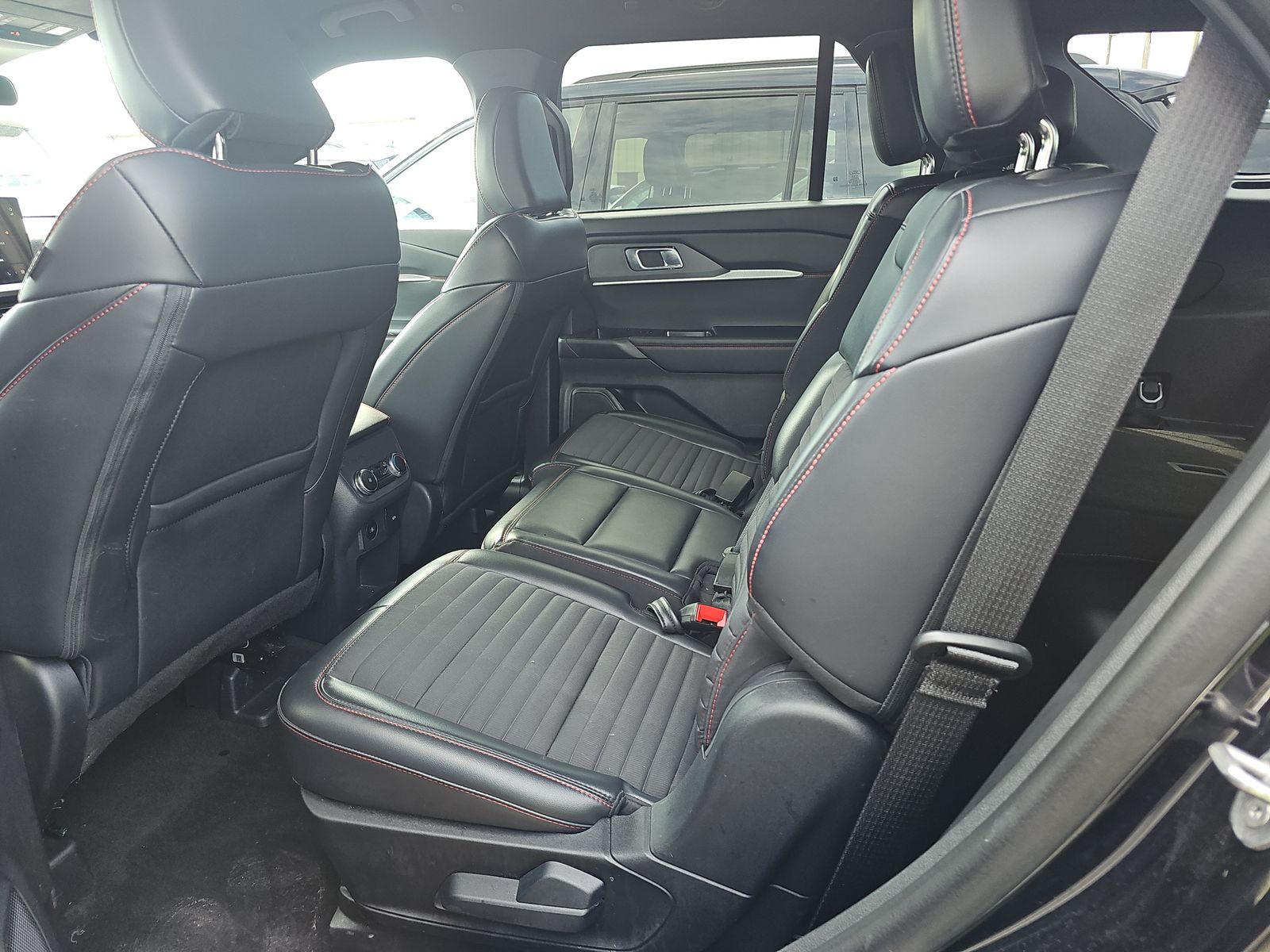 2025 Ford Explorer ST-Line AWD